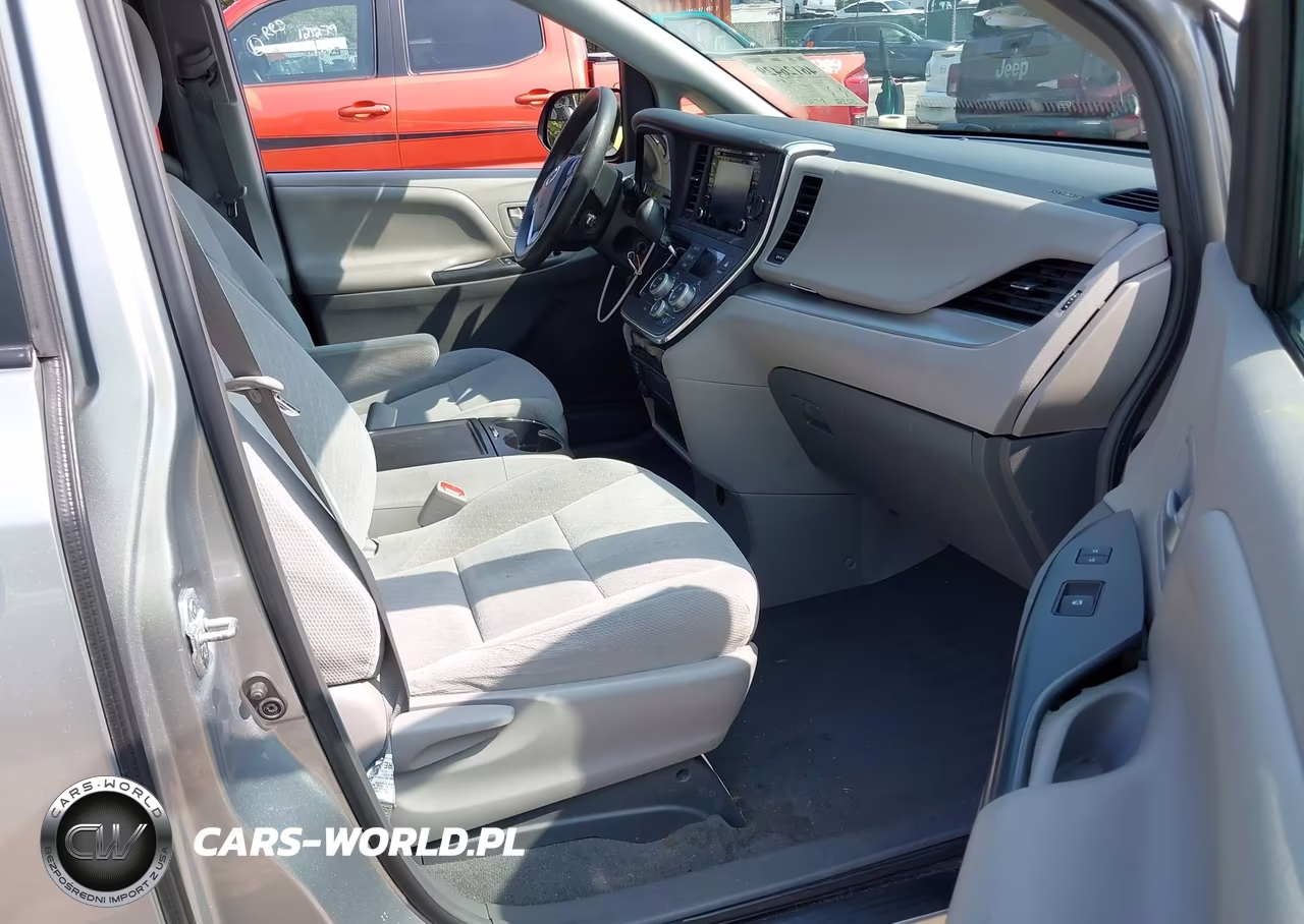2019 Toyota Sienna Le 7 Passenger VIN:5TDJZ3DC9KS225565 - 5