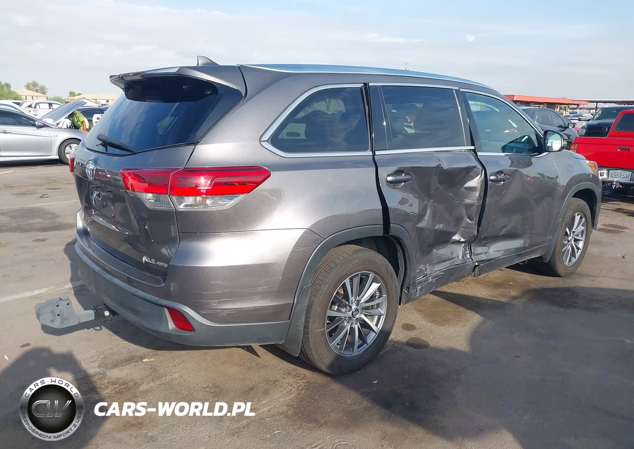 2017 Toyota Highlander Xle VIN:5TDJZRFH7HS508633 - 4