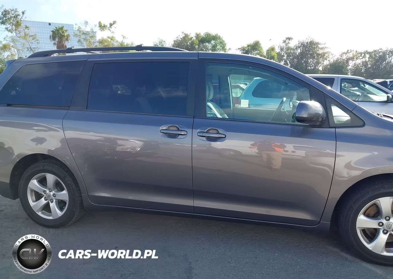 2017 Toyota Sienna Le 8 Passenger VIN:5TDKZ3DCXHS798245 - 13