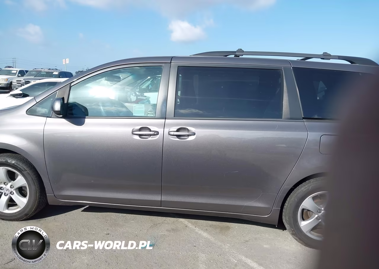 2017 Toyota Sienna Le 8 Passenger VIN:5TDKZ3DCXHS798245 - 14