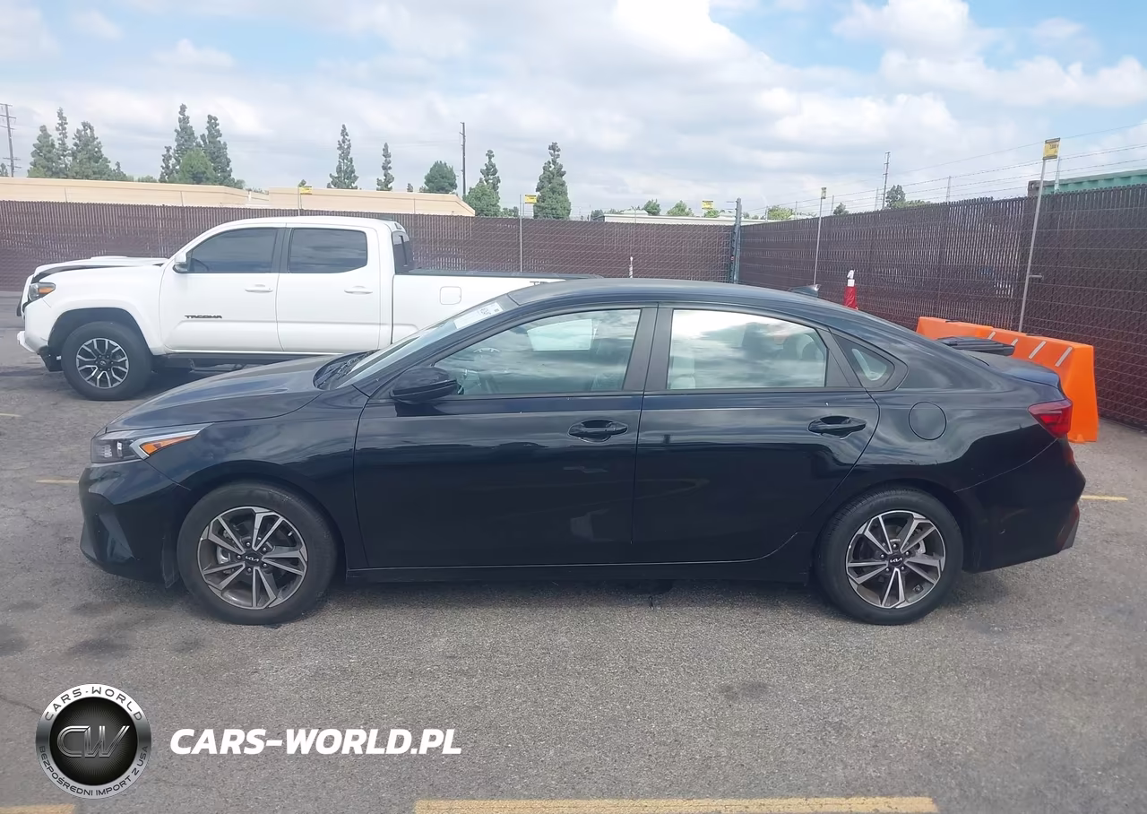 2023 Kia Forte Lxs VIN:3KPF24AD2PE676156 - 14