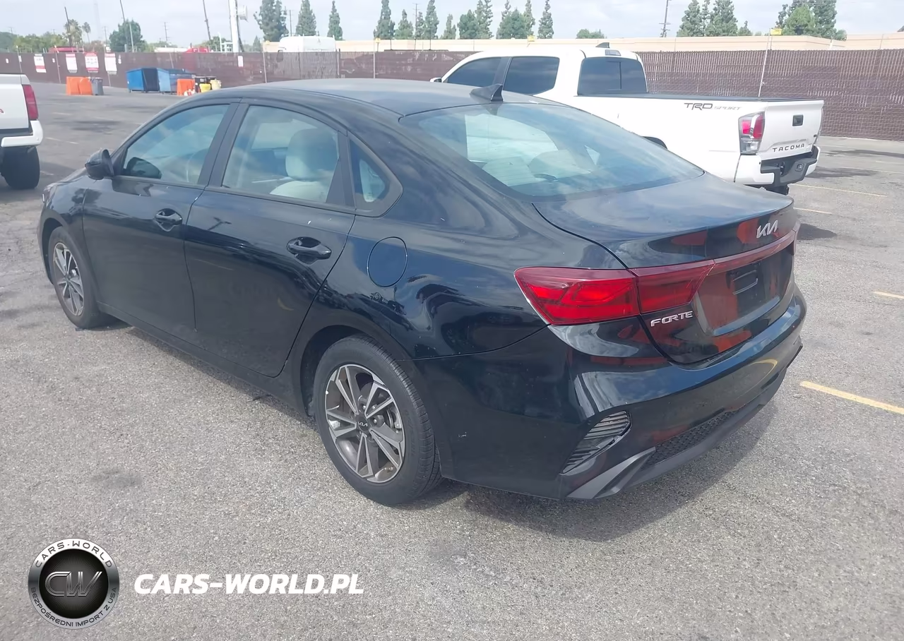 2023 Kia Forte Lxs VIN:3KPF24AD2PE676156 - 3