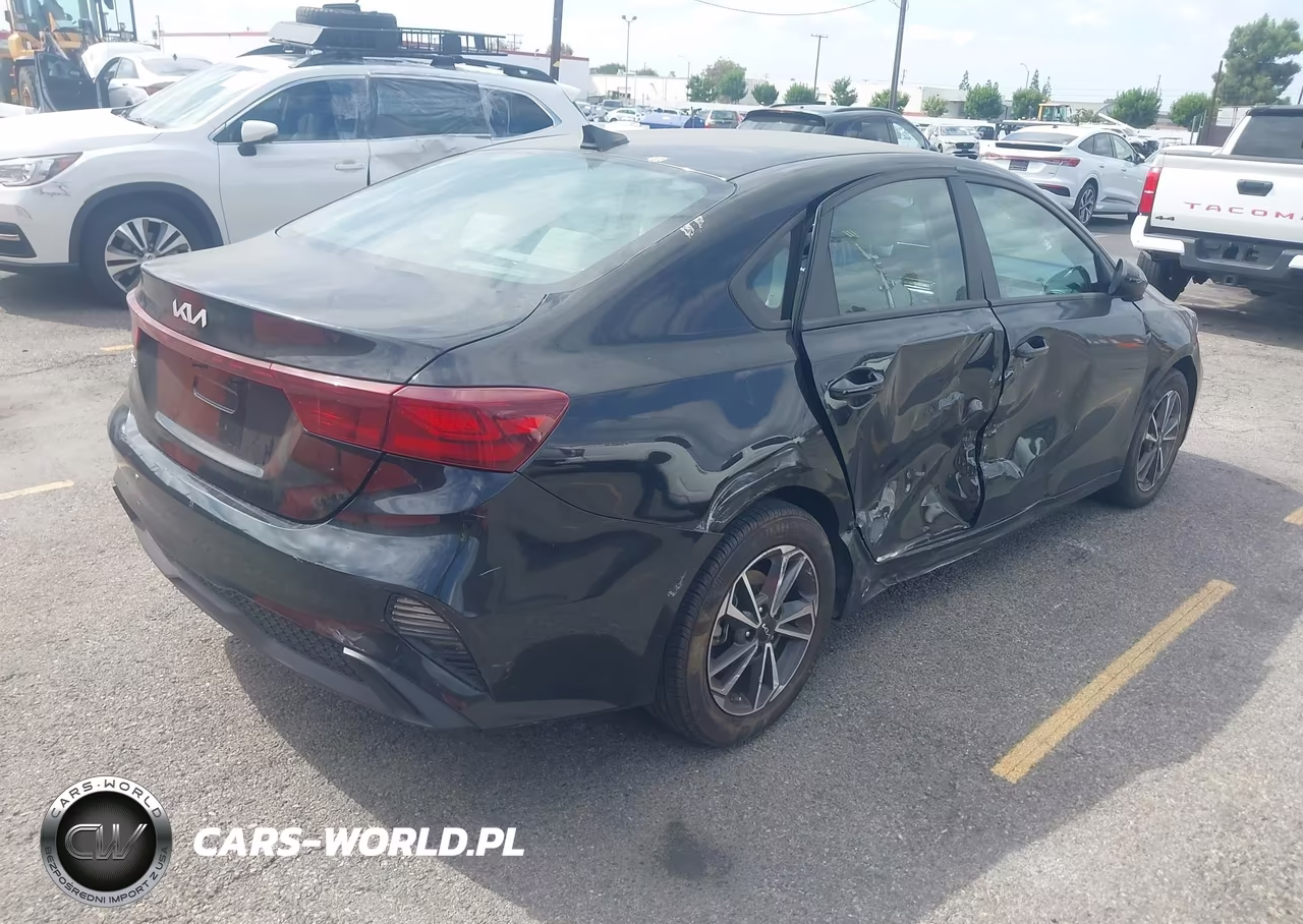2023 Kia Forte Lxs VIN:3KPF24AD2PE676156 - 4