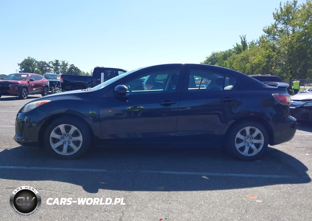 2013 Mazda Mazda3 I Sport VIN:JM1BL1UP0D1786119 - 13