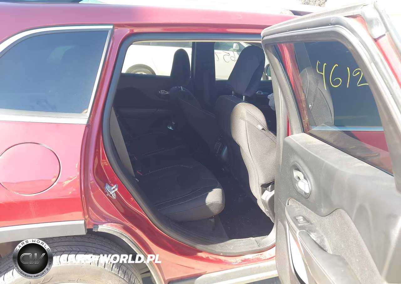 2015 Jeep Cherokee Latitude VIN:1C4PJLCB6FW711430 - 8