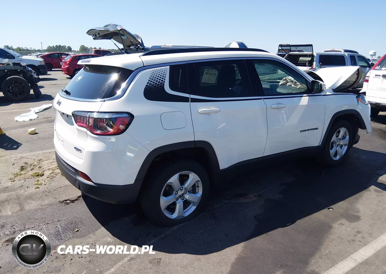 2018 Jeep Compass Latitude 4X4 VIN:3C4NJDBB8JT455000 - 4