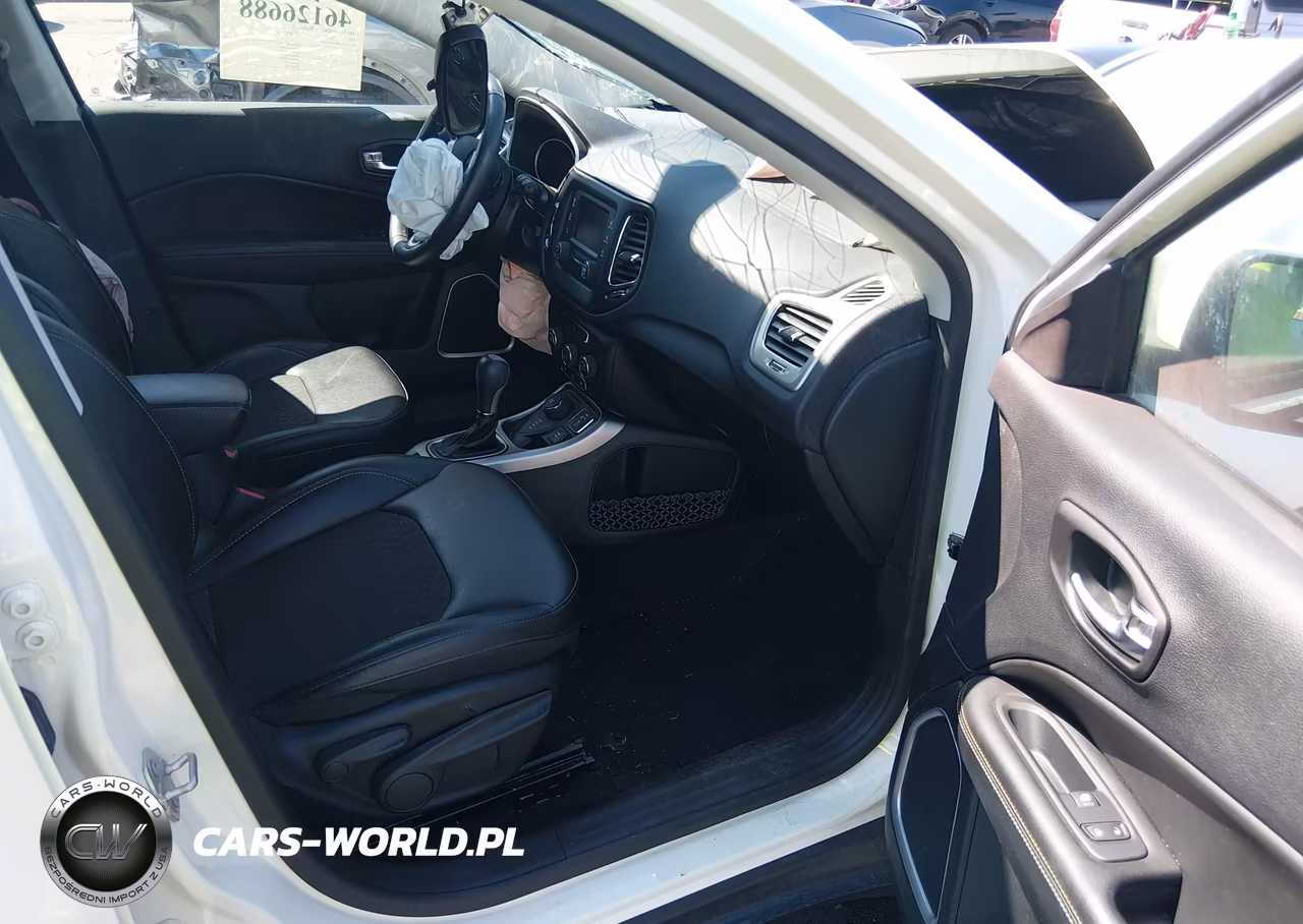 2018 Jeep Compass Latitude 4X4 VIN:3C4NJDBB8JT455000 - 5