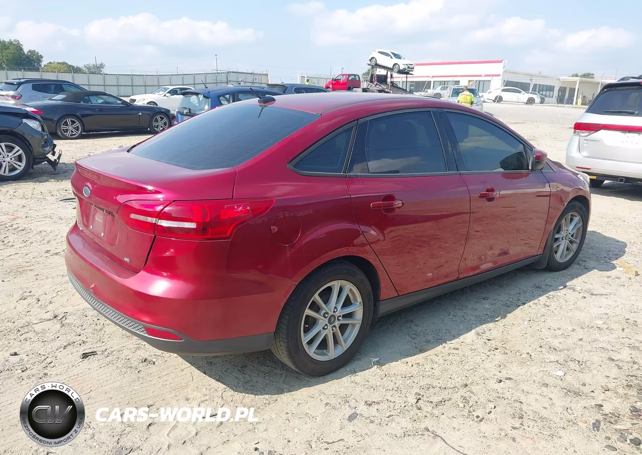2017 Ford Focus Se VIN:1FADP3F25HL282448 - 4