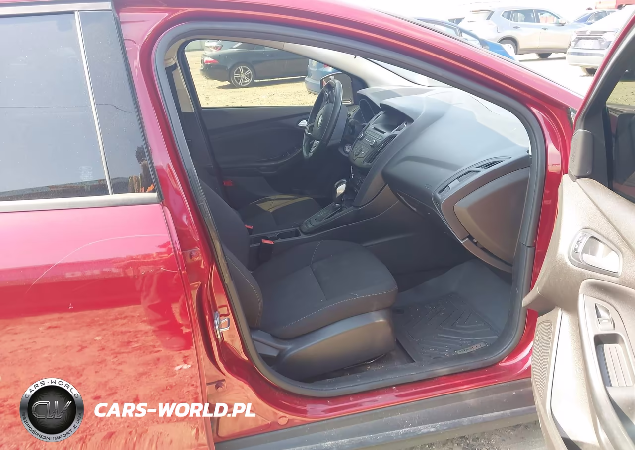 2017 Ford Focus Se VIN:1FADP3F25HL282448 - 5