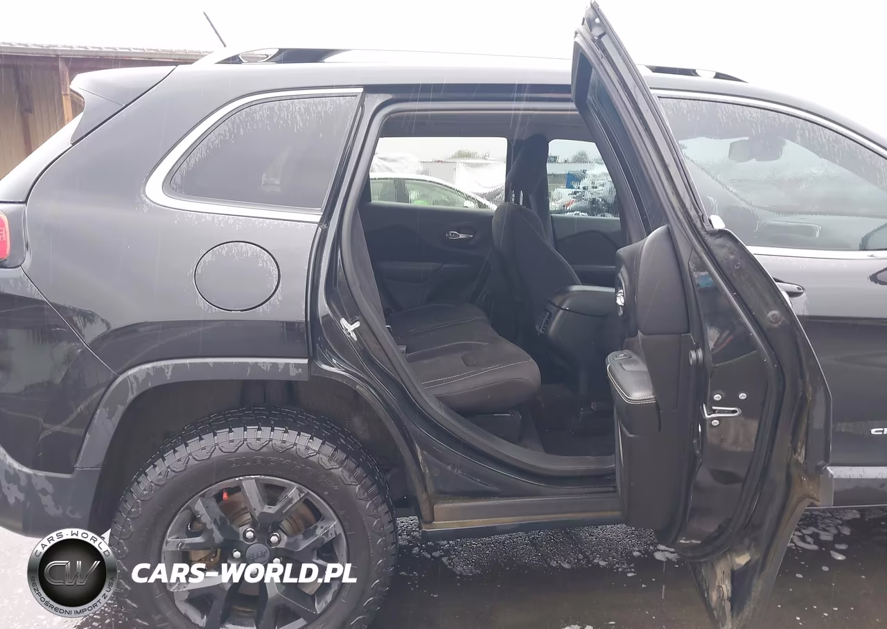 2015 Jeep Cherokee Latitude VIN:1C4PJMCS5FW642025 - 8