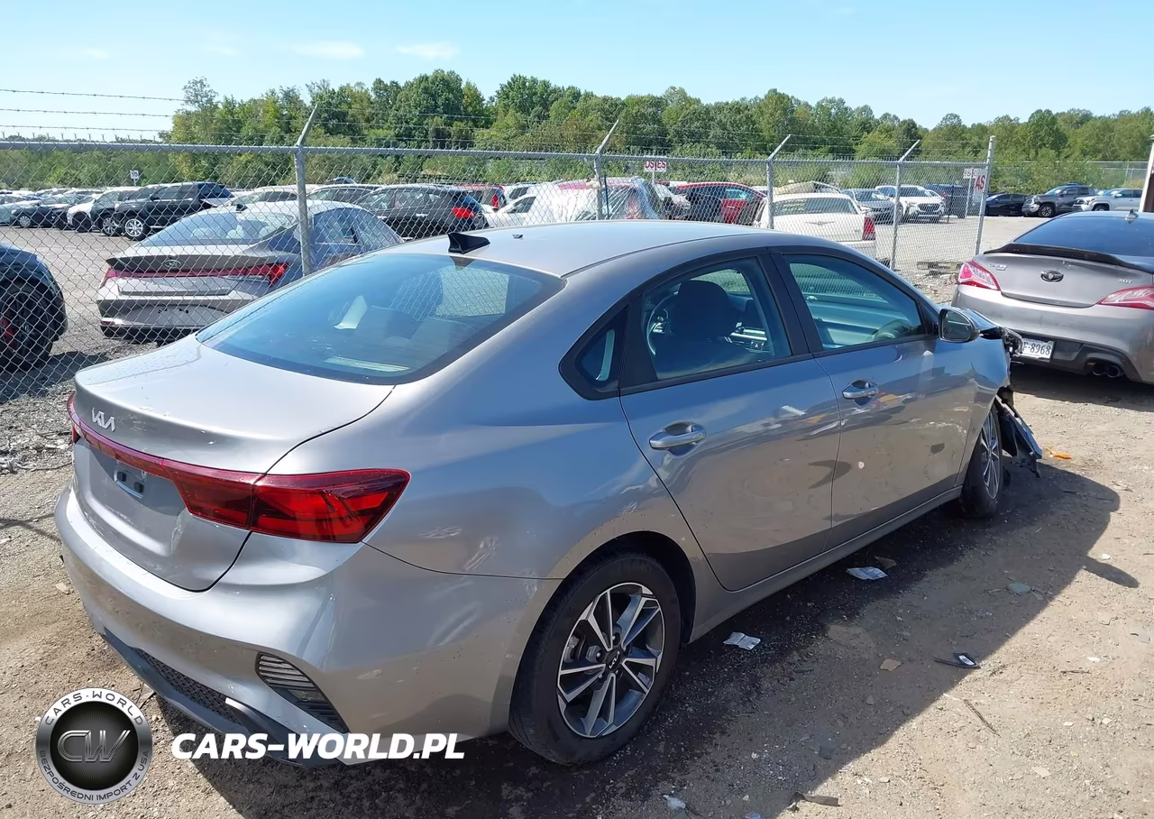 2023 Kia Forte Lxs VIN:3KPF24AD8PE556023 - 4