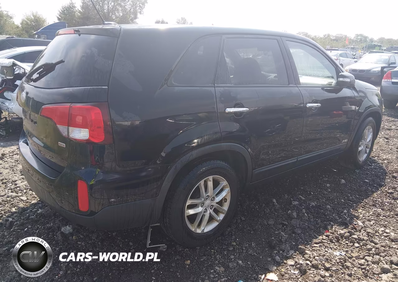 2015 Kia Sorento Lx VIN:5XYKTCA65FG558594 - 4