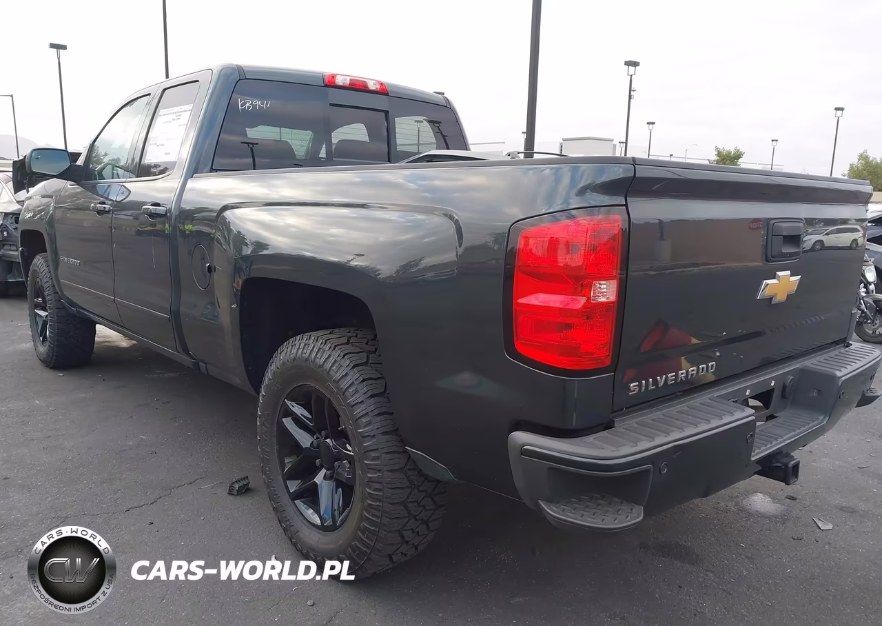 2018 Chevrolet Silverado 1500 2Lt VIN:1GCVKREC7JZ261677 - 3