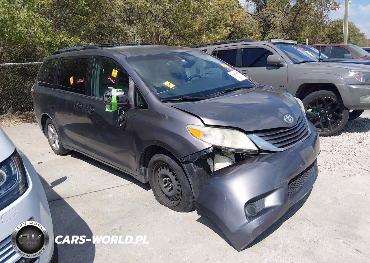 2015 Toyota Sienna Le 8 Passenger – zdjęcie 1 z 17