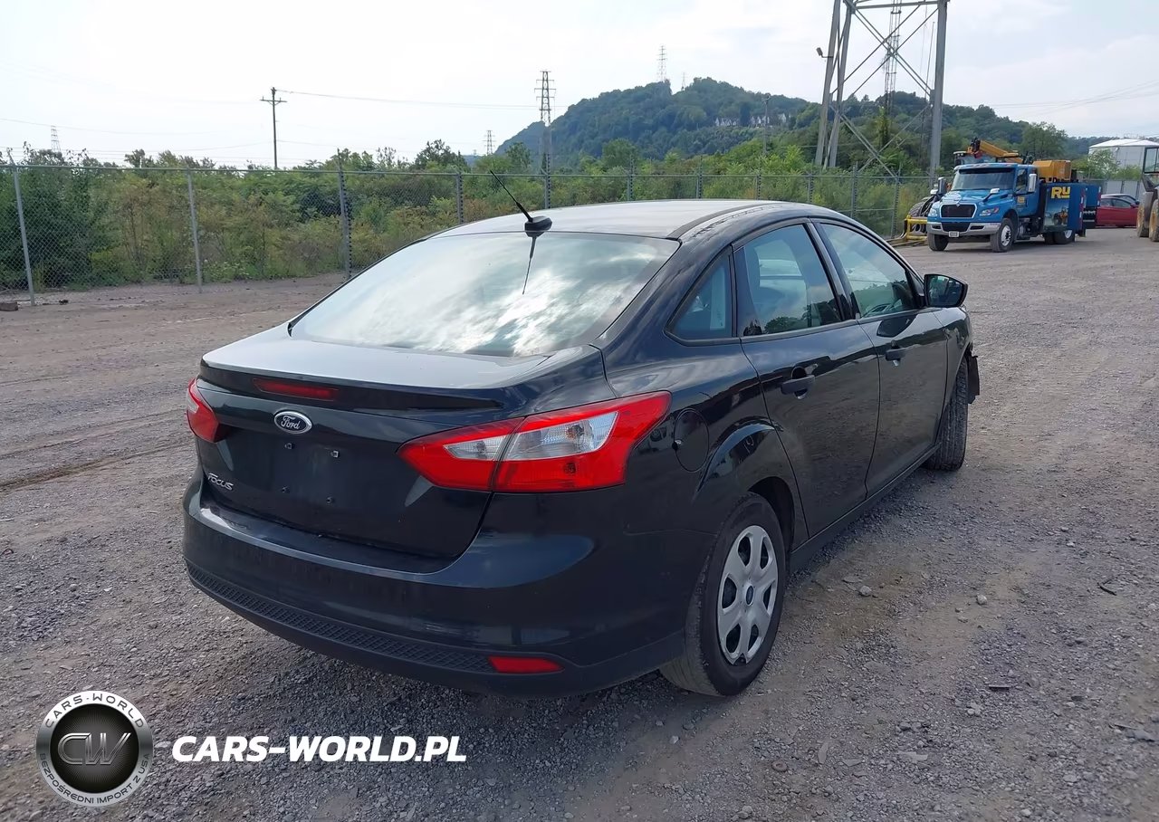 2012 Ford Focus S VIN:1FAHP3E23CL446548 - 4