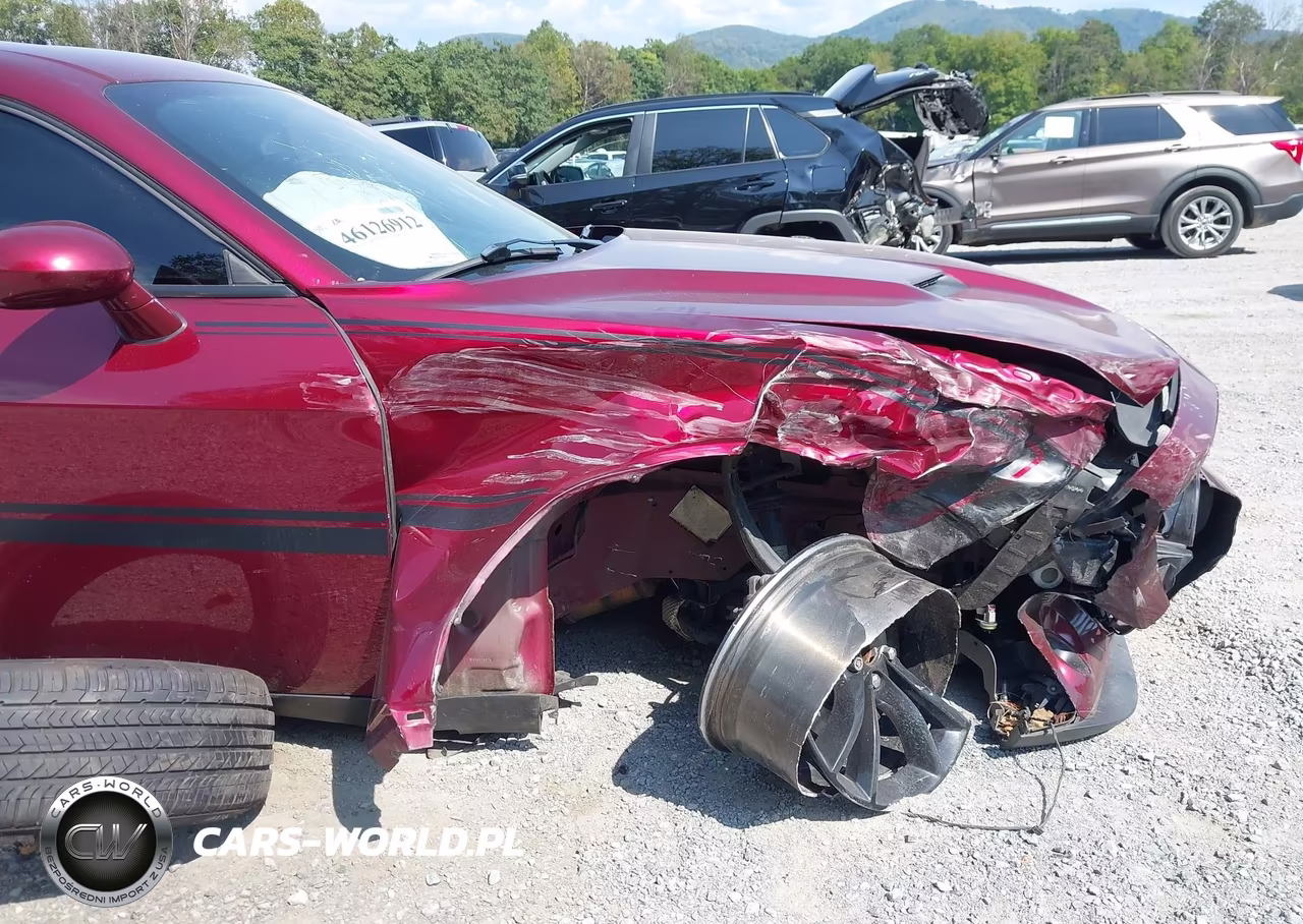 2018 Dodge Challenger Sxt Plus VIN:2C3CDZAG6JH318207 - 17