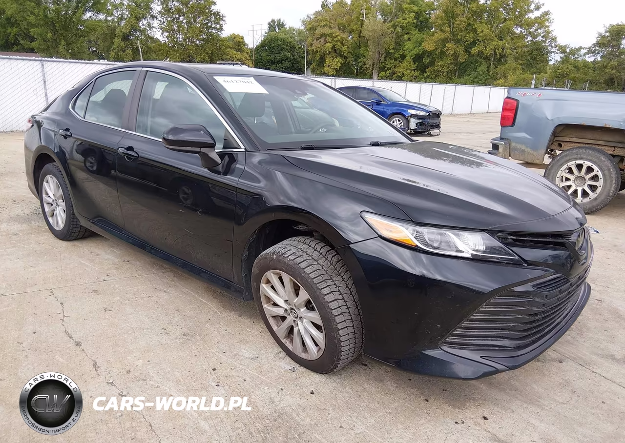 2018 Toyota Camry Le – zdjęcie 1 z 15