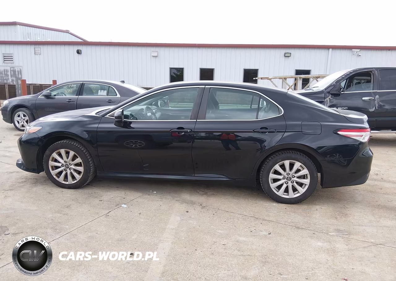 2018 Toyota Camry Le VIN:4T1B11HK4JU655138 - 13