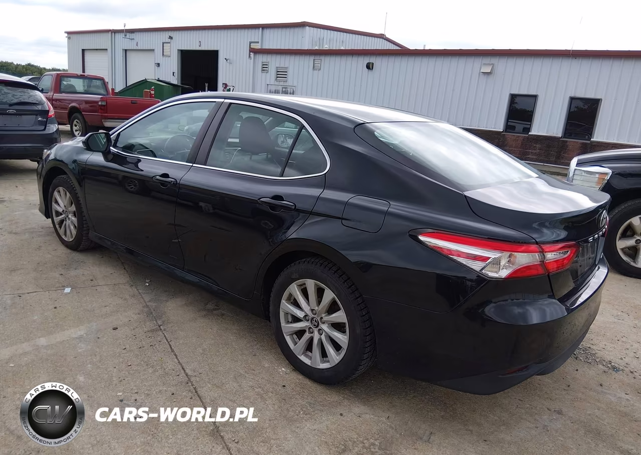 2018 Toyota Camry Le VIN:4T1B11HK4JU655138 - 3