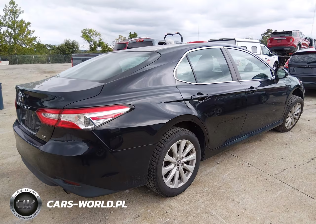 2018 Toyota Camry Le VIN:4T1B11HK4JU655138 - 4