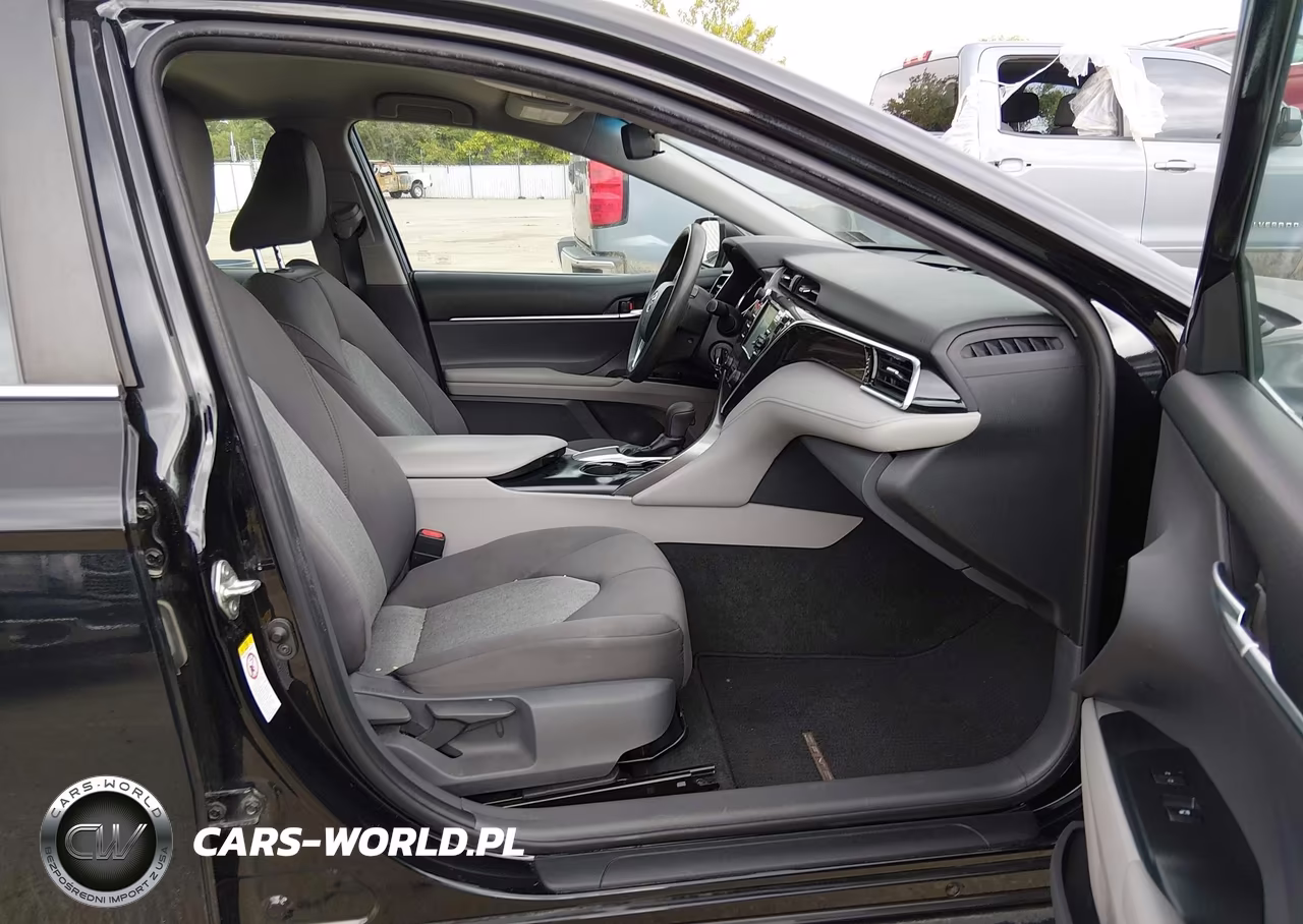 2018 Toyota Camry Le VIN:4T1B11HK4JU655138 - 5