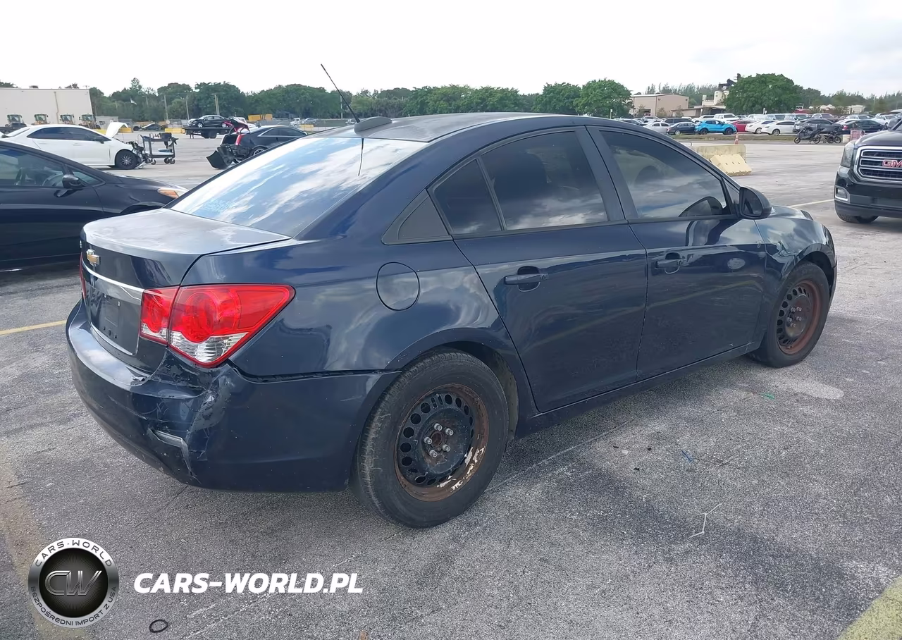 2015 Chevrolet Cruze Ls Auto VIN:1G1PA5SH4F7187165 - 4