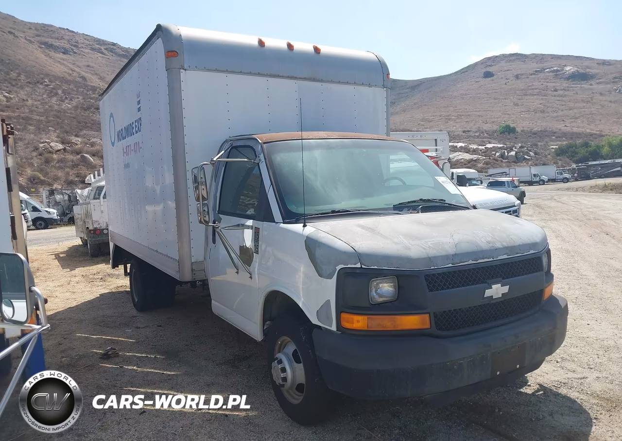 2003 Chevrolet Express Cutaway Base W-C7L-C7N VIN:1GBJG31U431187233 - 1