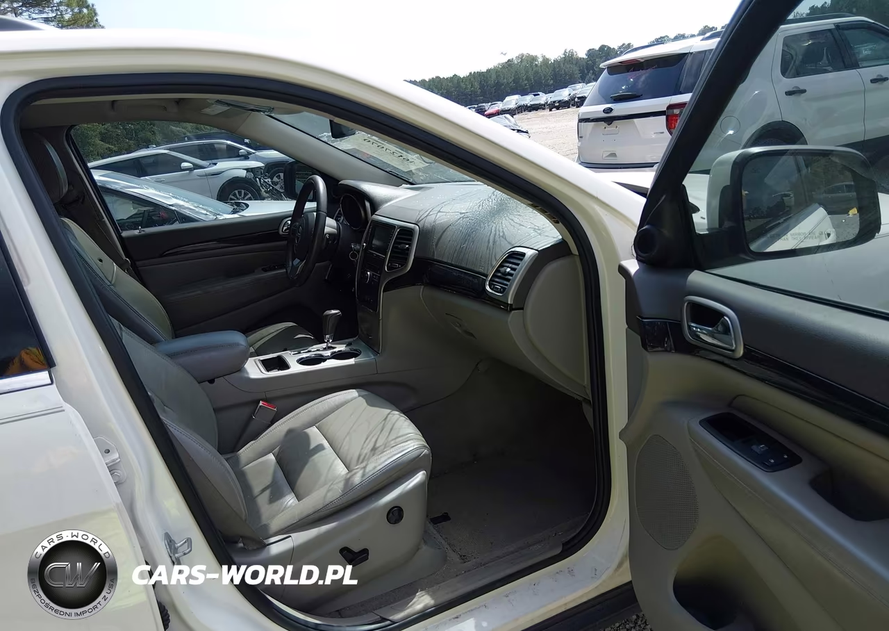 2012 Jeep Grand Cherokee Laredo VIN:1C4RJEAG4CC215607 - 5