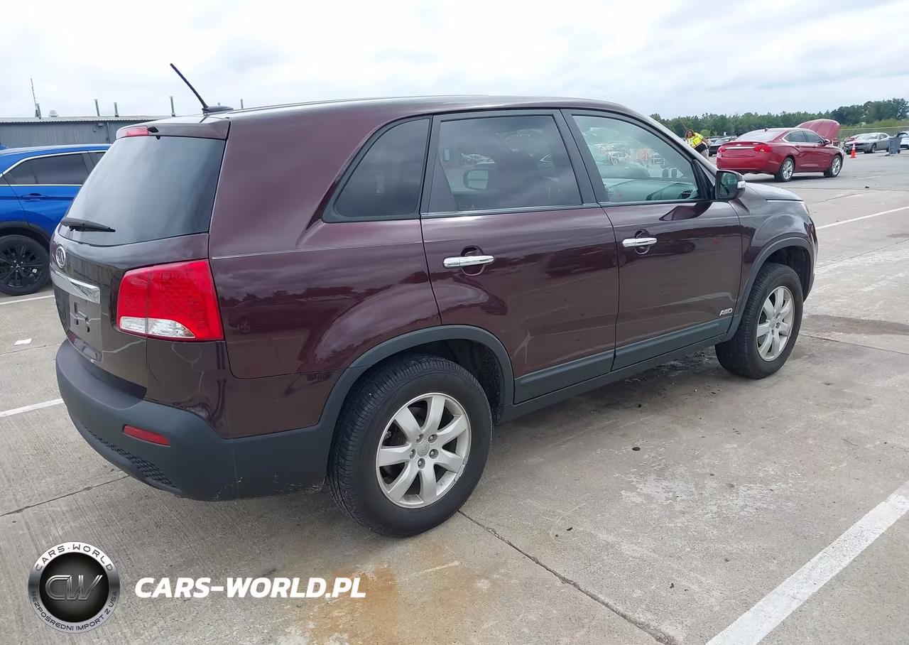 2013 Kia Sorento Lx VIN:5XYKTCA61DG354064 - 4