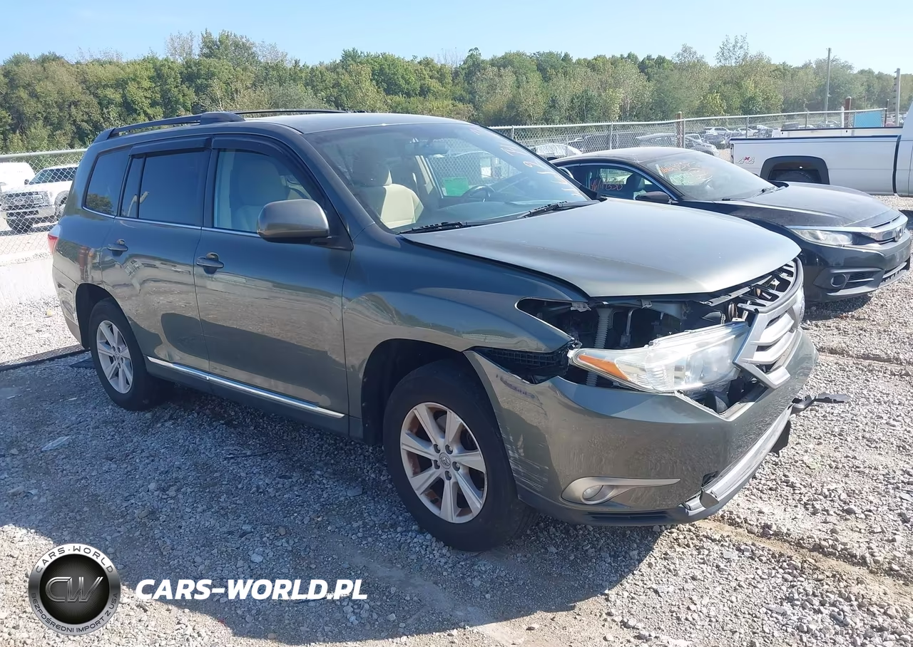 2013 Toyota Highlander Base Plus V6 – zdjęcie 1 z 16