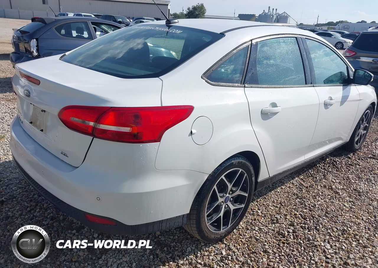 2017 Ford Focus Sel VIN:1FADP3H20HL256367 - 4
