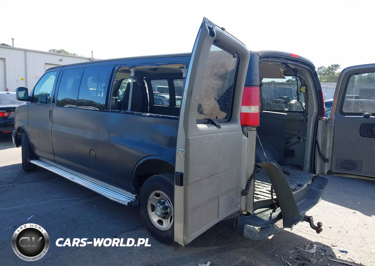 2007 Chevrolet Express Ls VIN:1GAHG39U471194650 - 3