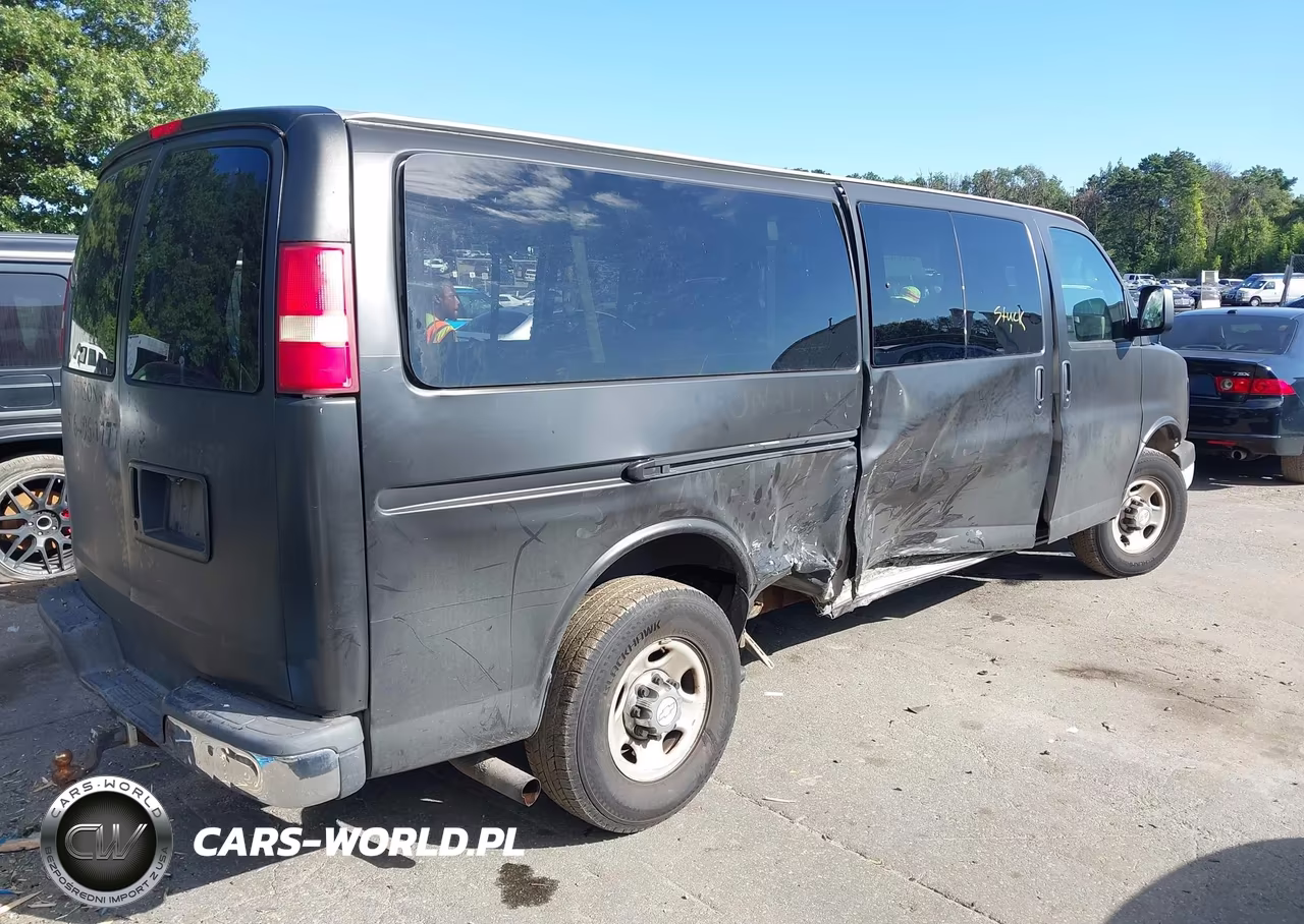 2007 Chevrolet Express Ls VIN:1GAHG39U471194650 - 4