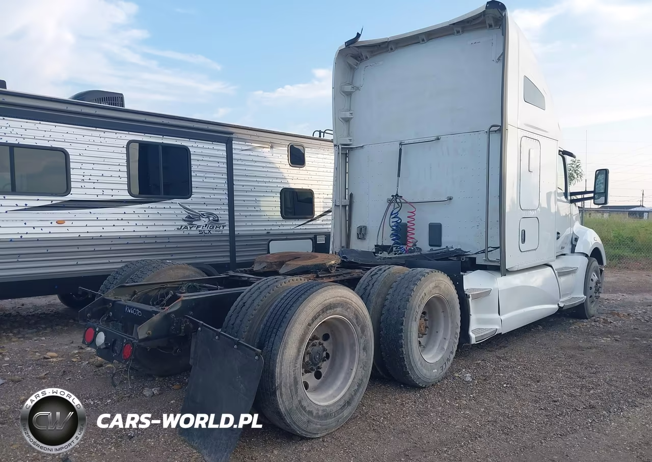 2017 Kenworth T680 VIN:1XKYDP9X0HJ169638 - 4