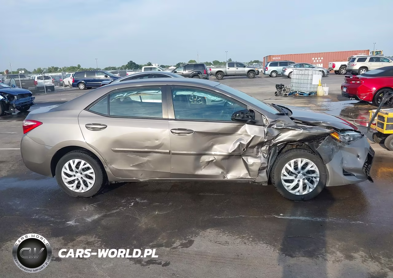 2017 Toyota Corolla Le VIN:5YFBURHE5HP657816 - 13