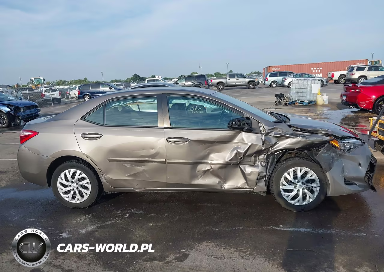 2017 Toyota Corolla Le VIN:5YFBURHE5HP657816 - 17