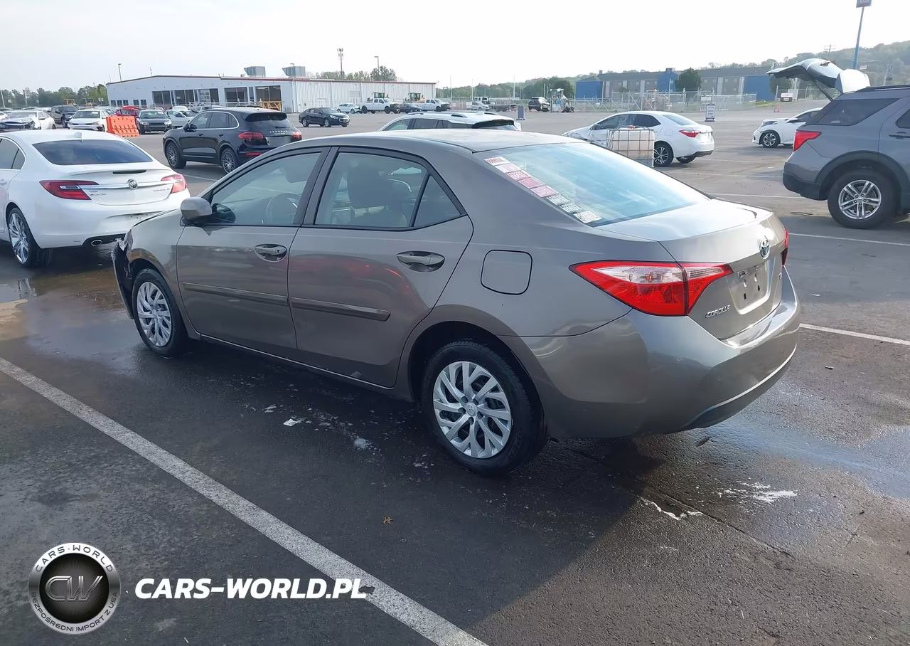 2017 Toyota Corolla Le VIN:5YFBURHE5HP657816 - 3