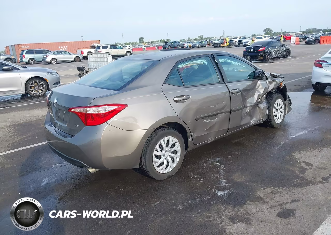 2017 Toyota Corolla Le VIN:5YFBURHE5HP657816 - 4