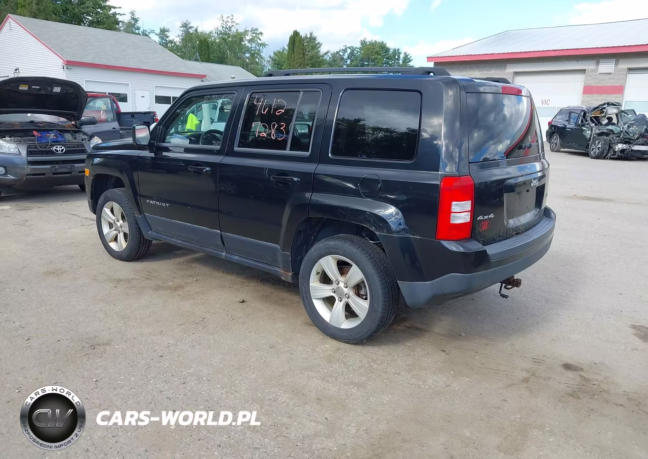 2014 Jeep Patriot Latitude VIN:1C4NJRFB8ED693688 - 3