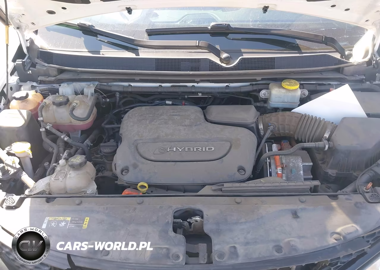 2020 Chrysler Pacifica Hybrid Touring L VIN:2C4RC1L74LR196211 - 10