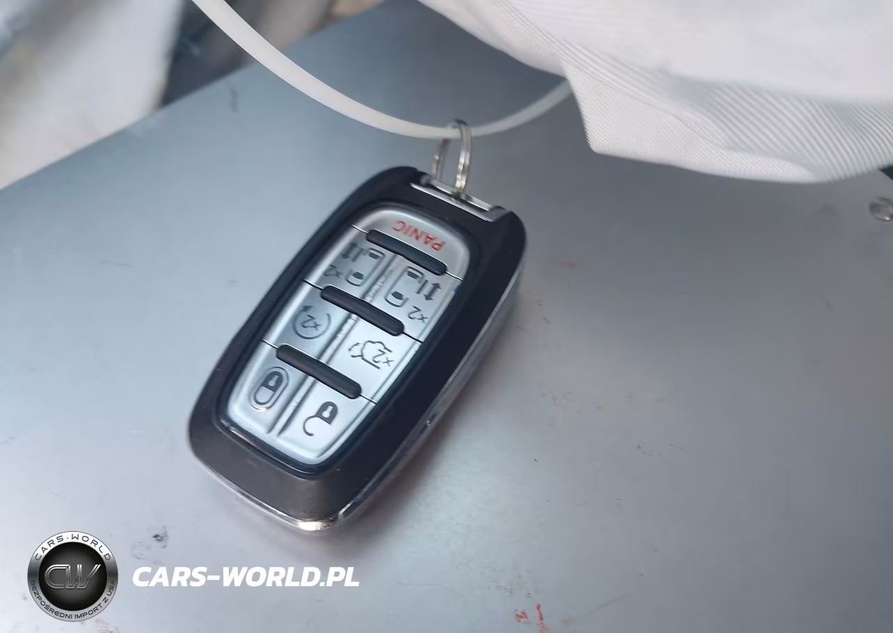 2020 Chrysler Pacifica Hybrid Touring L VIN:2C4RC1L74LR196211 - 11
