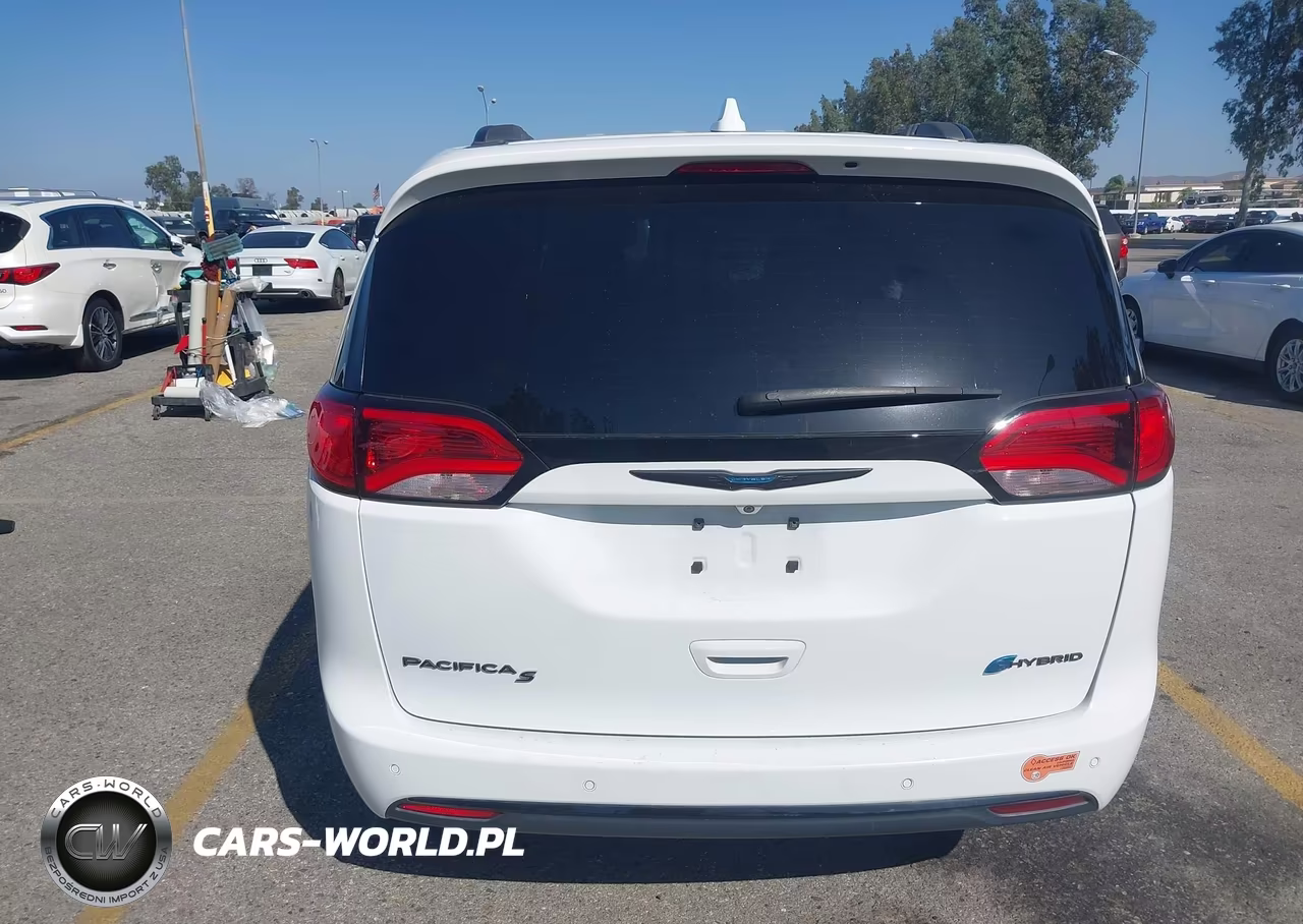 2020 Chrysler Pacifica Hybrid Touring L VIN:2C4RC1L74LR196211 - 18