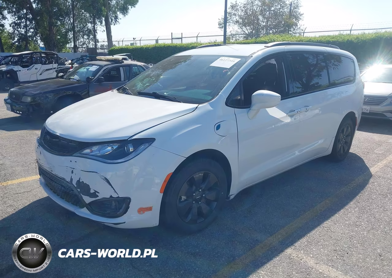 2020 Chrysler Pacifica Hybrid Touring L VIN:2C4RC1L74LR196211 - 2