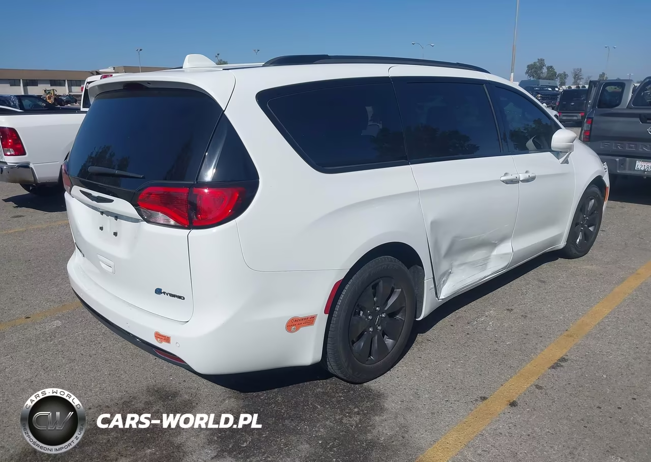 2020 Chrysler Pacifica Hybrid Touring L VIN:2C4RC1L74LR196211 - 4