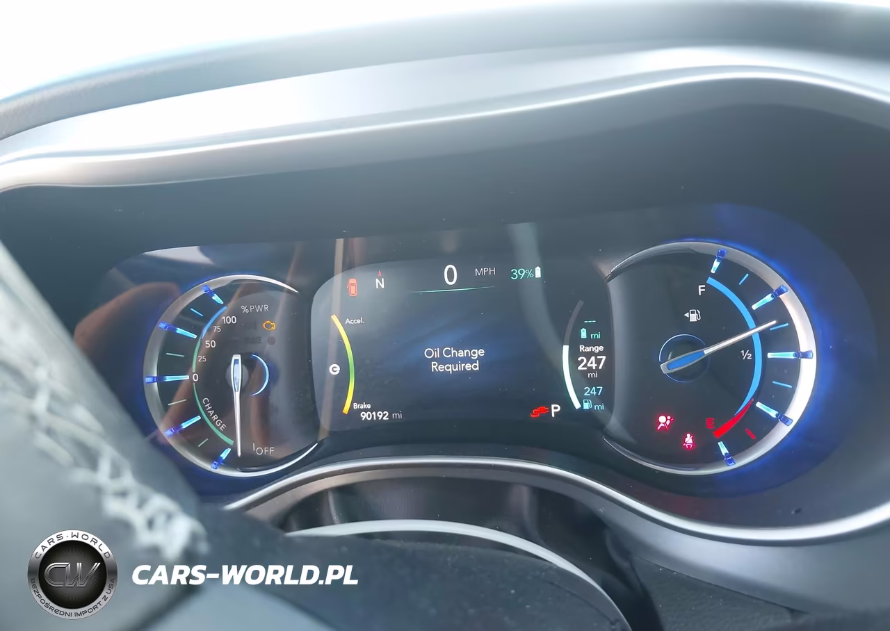 2020 Chrysler Pacifica Hybrid Touring L VIN:2C4RC1L74LR196211 - 7