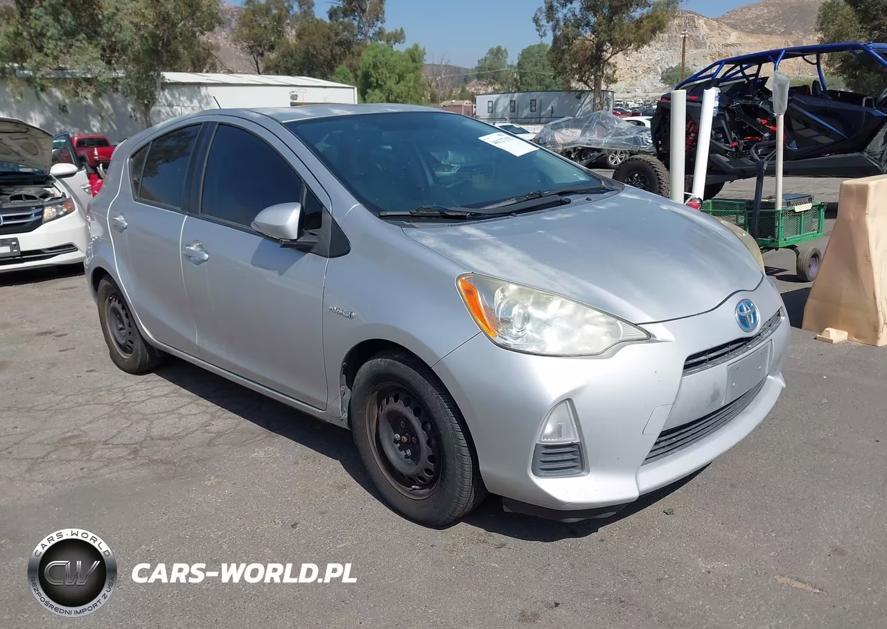 2014 Toyota Prius C One VIN:JTDKDTB31E1565090 - 1