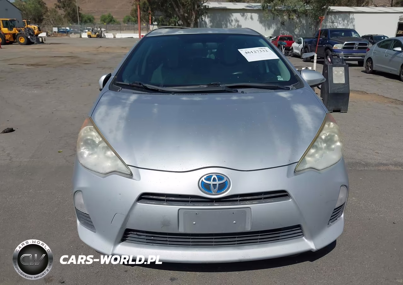 2014 Toyota Prius C One VIN:JTDKDTB31E1565090 - 12