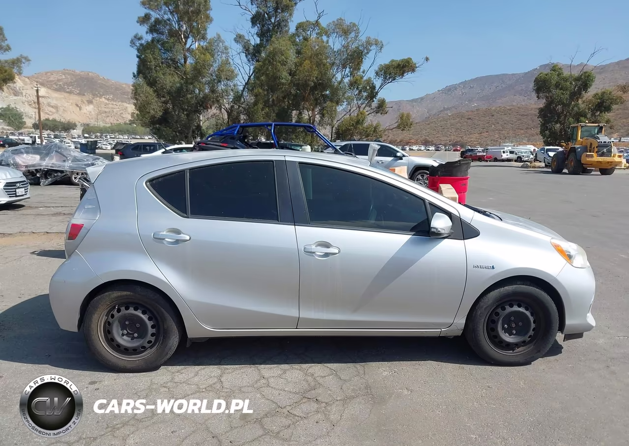 2014 Toyota Prius C One VIN:JTDKDTB31E1565090 - 13