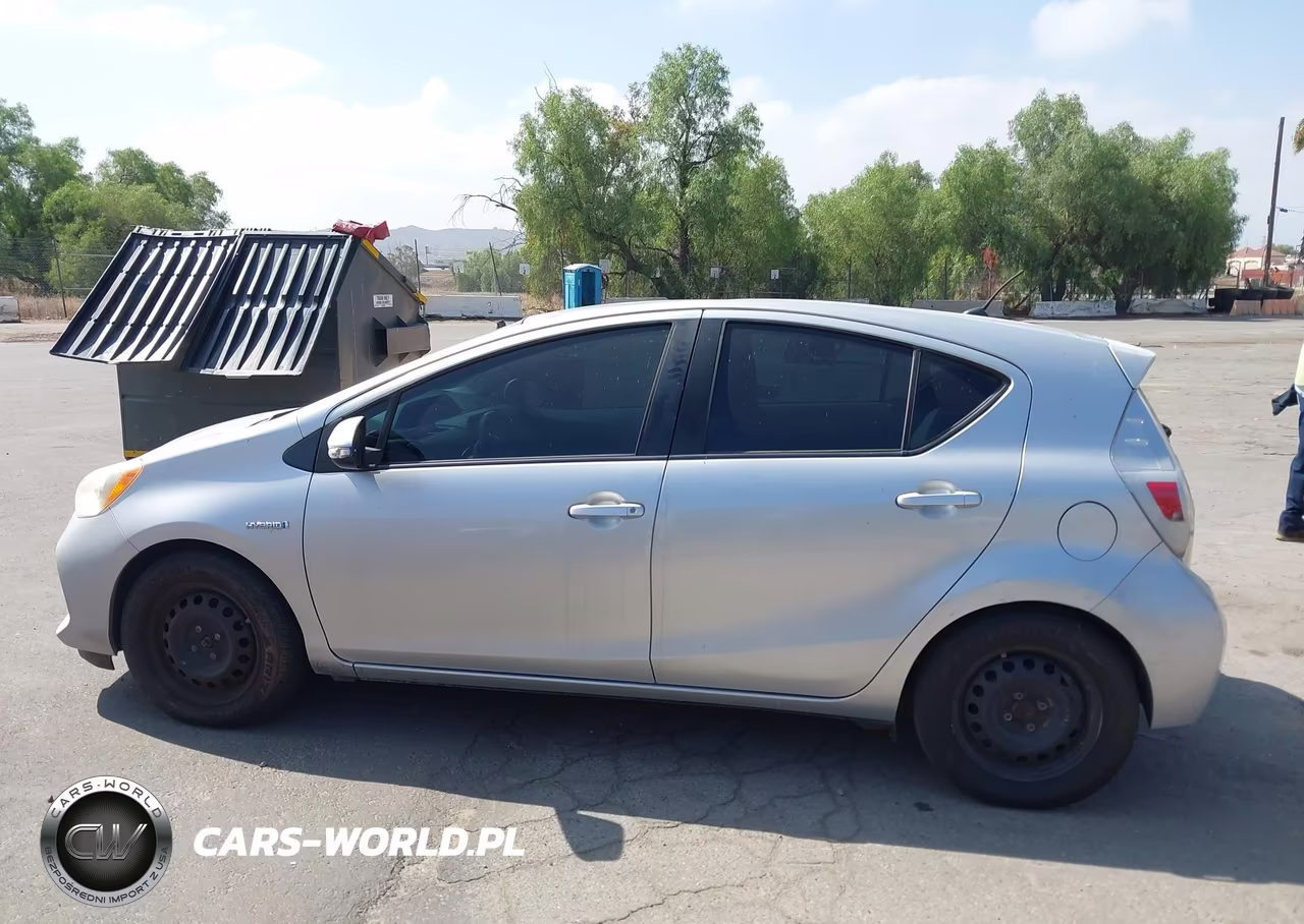 2014 Toyota Prius C One VIN:JTDKDTB31E1565090 - 14