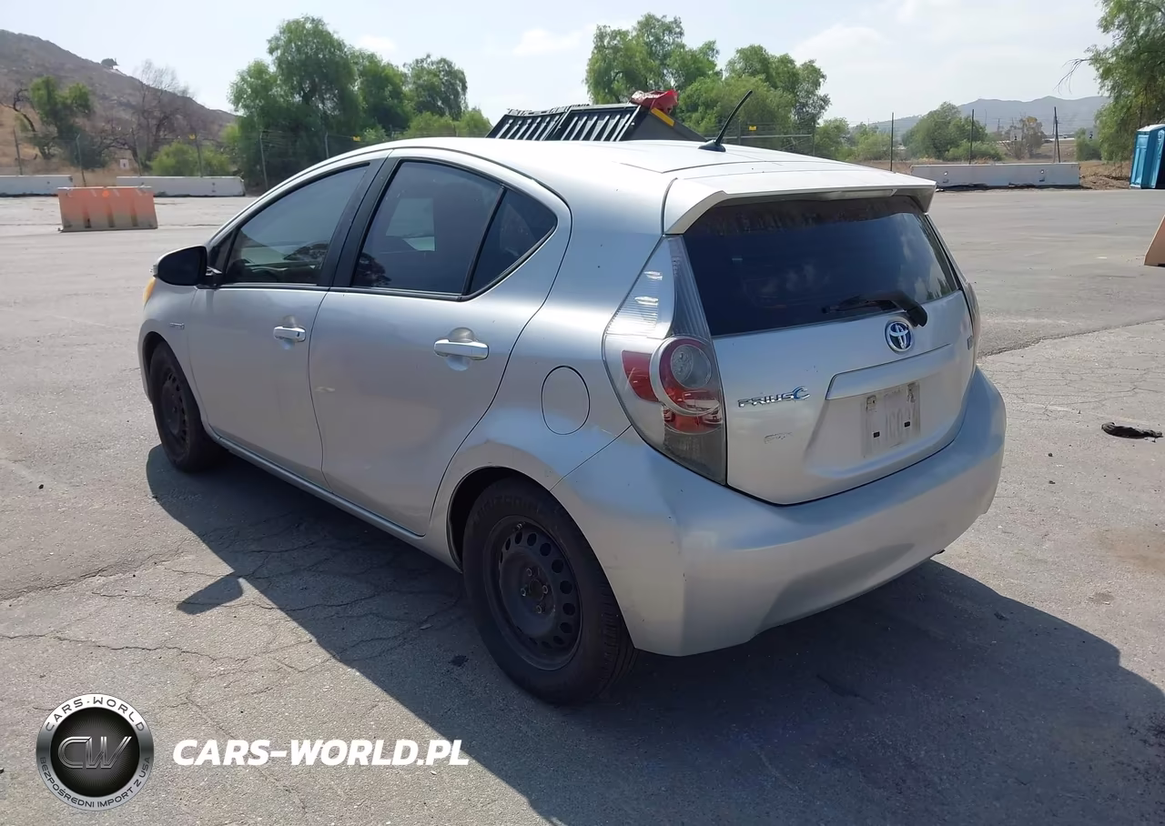 2014 Toyota Prius C One VIN:JTDKDTB31E1565090 - 3